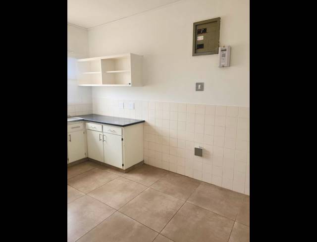 1 BEDROOM PROPERTY TO RENT IN WYNBERG UPPER